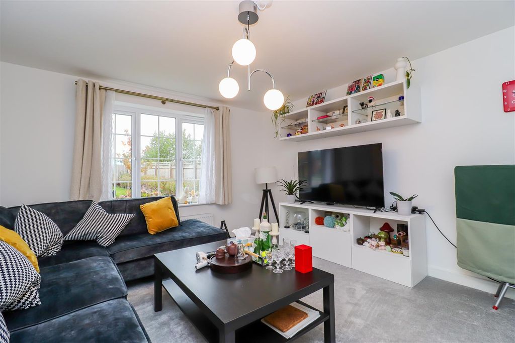 Property photo 3 of 13 Living Room