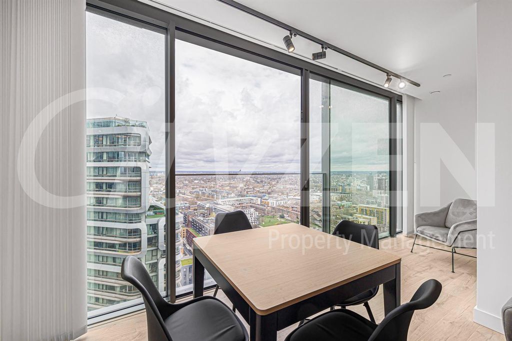 Property photo 3 of 17 Dining Area