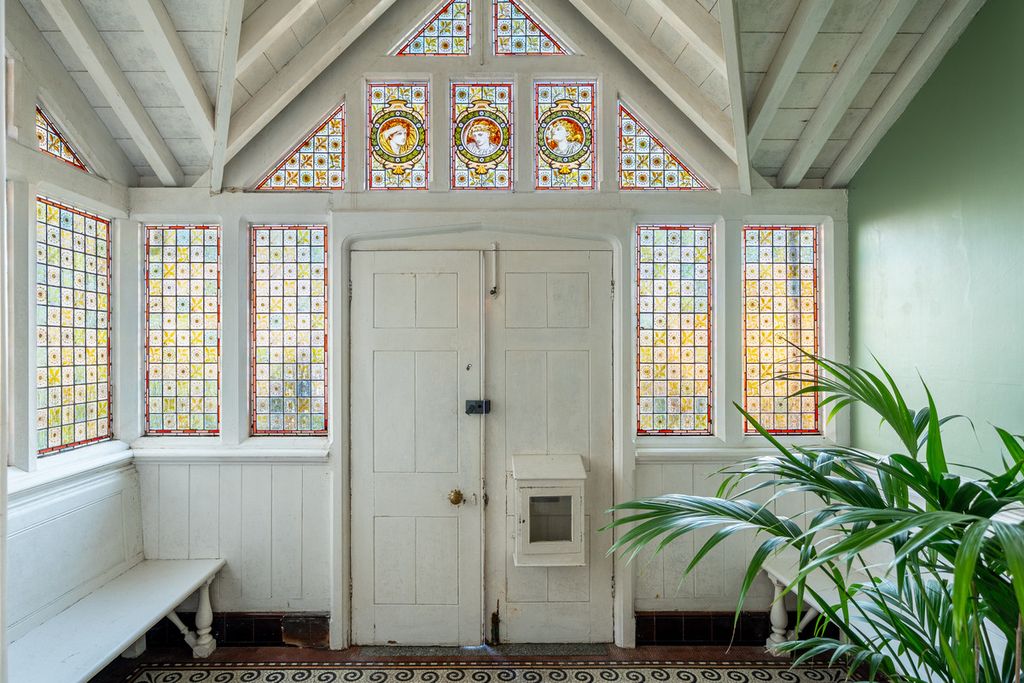 Property photo 2 of 25