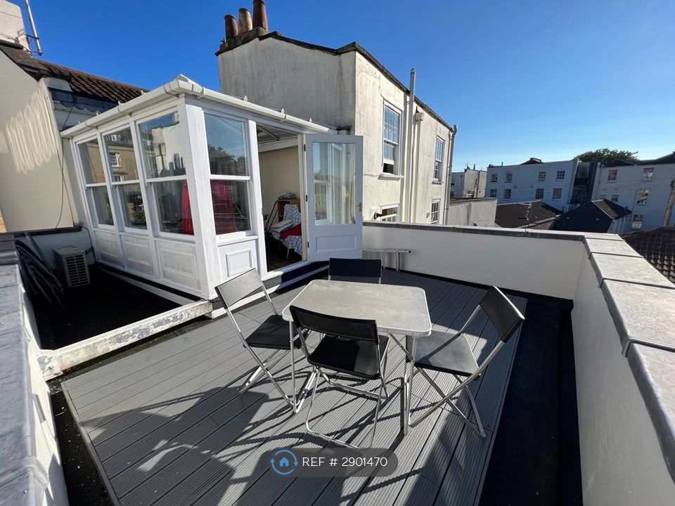 Property photo 1 of 21 Roof Terrace With Decking