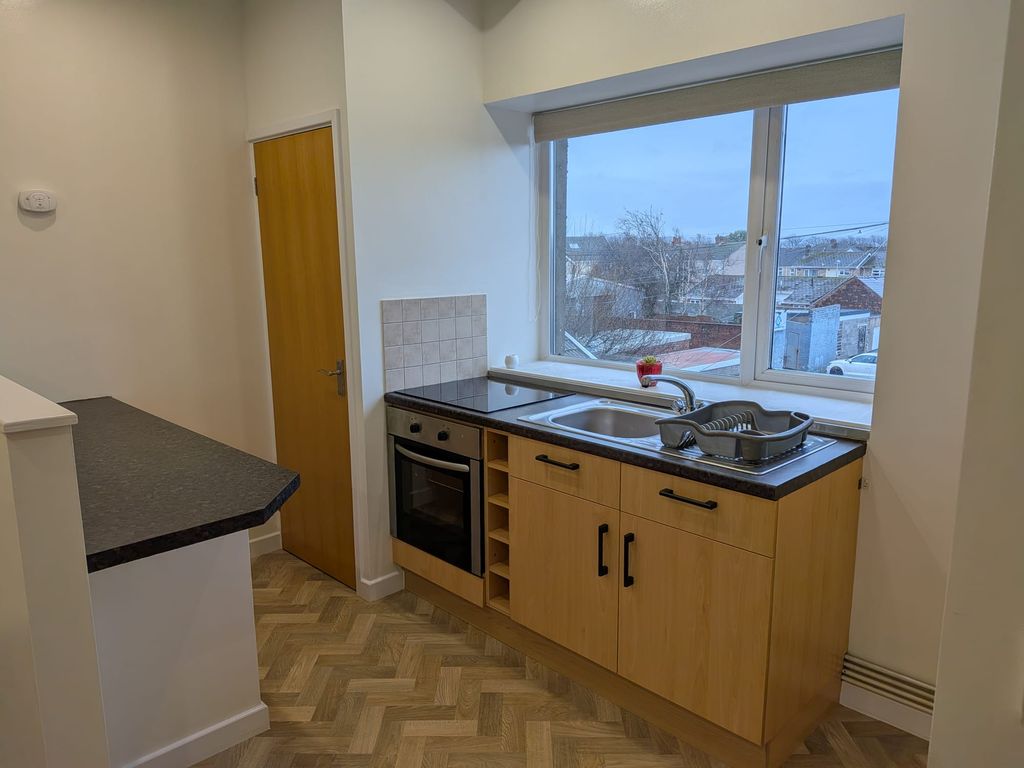 Property photo 2 of 7 Kitchen