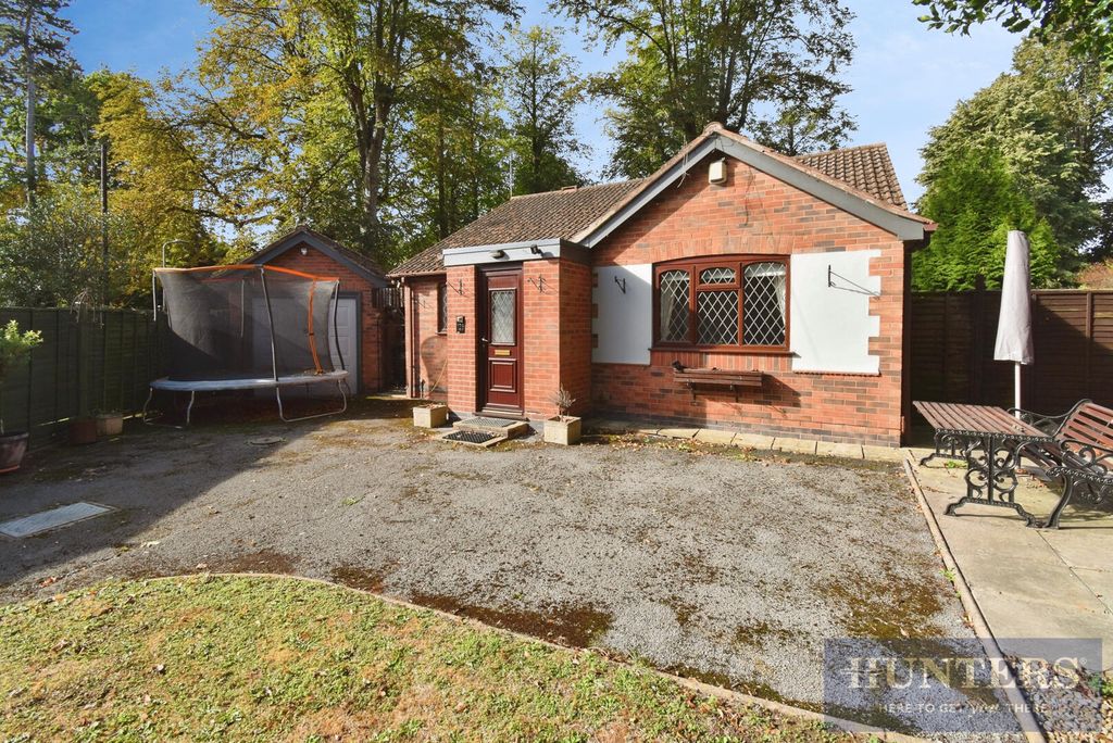Property photo 2 of 19 Front (Exterior)