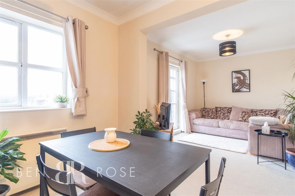 Property photo 2 of 14 Lounge/Diner