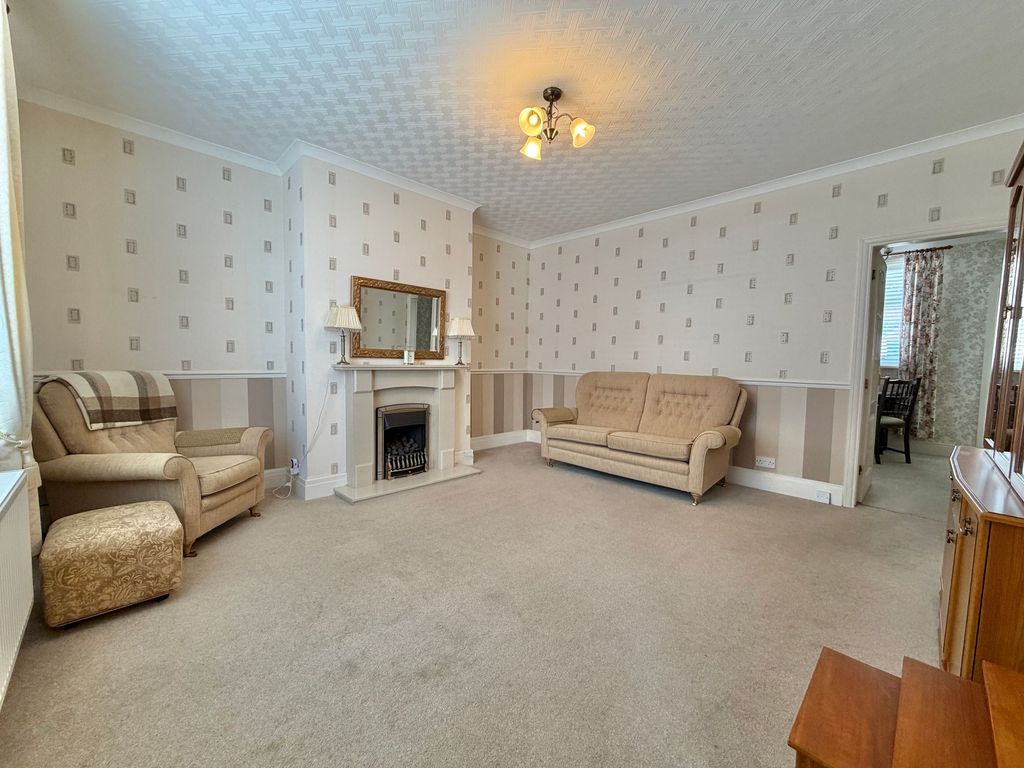 Property photo 2 of 14 Lounge