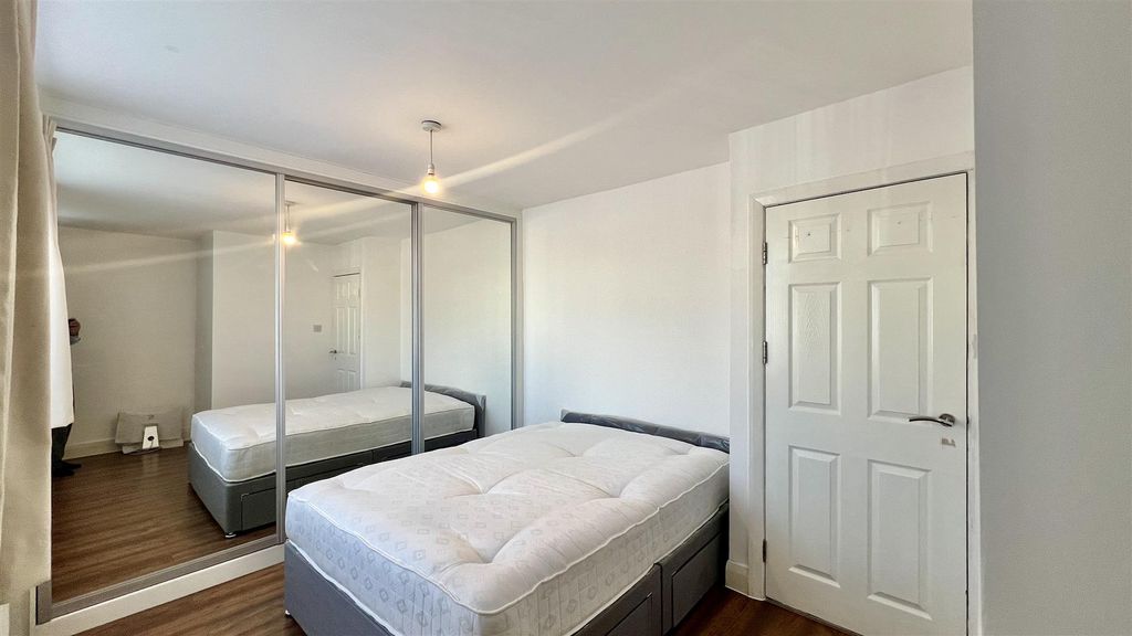 Property photo 3 of 7 Bedroom