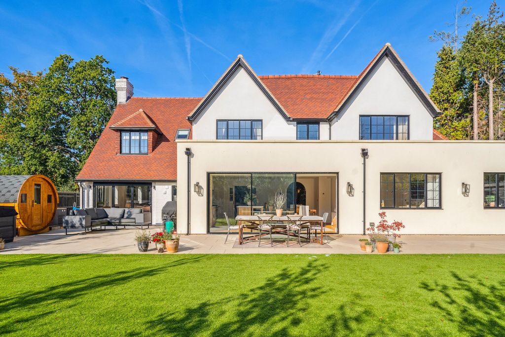 Property photo 3 of 27