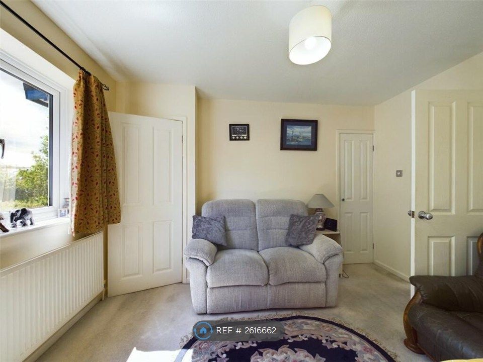 Property photo 2 of 6 Living Room