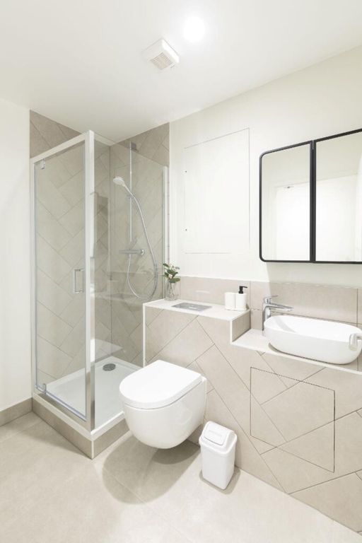 Property photo 3 of 22 Bathroom