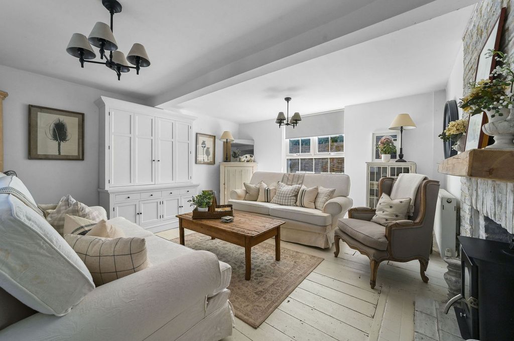 Property photo 2 of 49