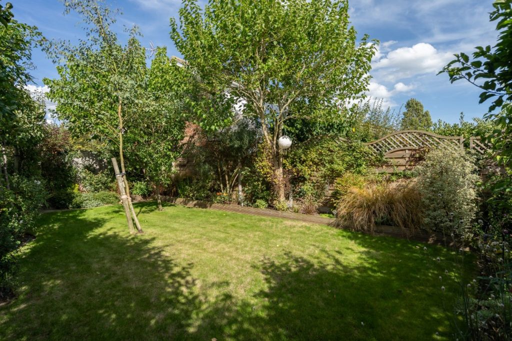 Property photo 3 of 28