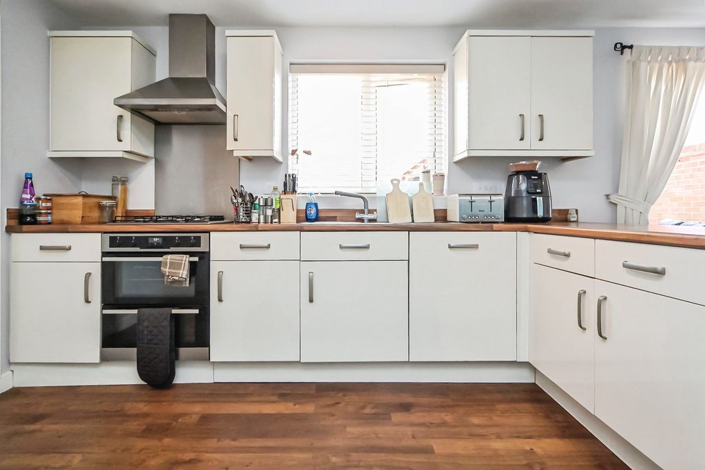 Property photo 3 of 22 Kitchen Diner