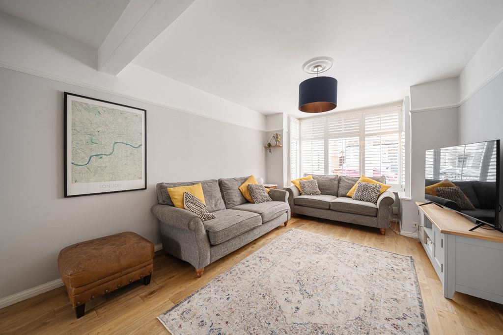 Property photo 2 of 17 4702892