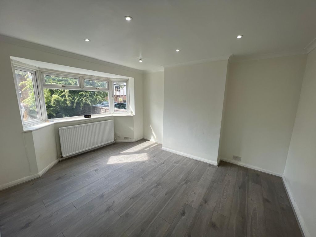 Property photo 2 of 8 Gallery
