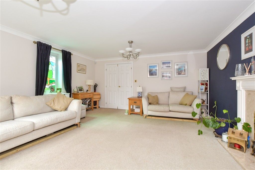 Property photo 1 of 17 Lounge