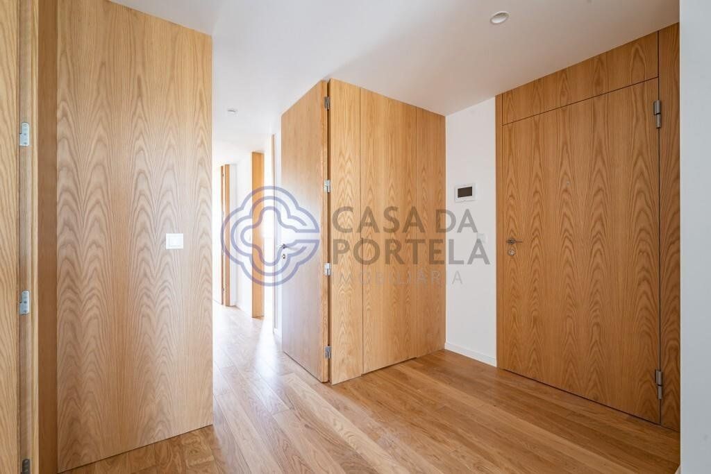 Property photo 2 of 32