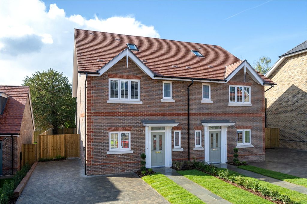 Property photo 3 of 14 External