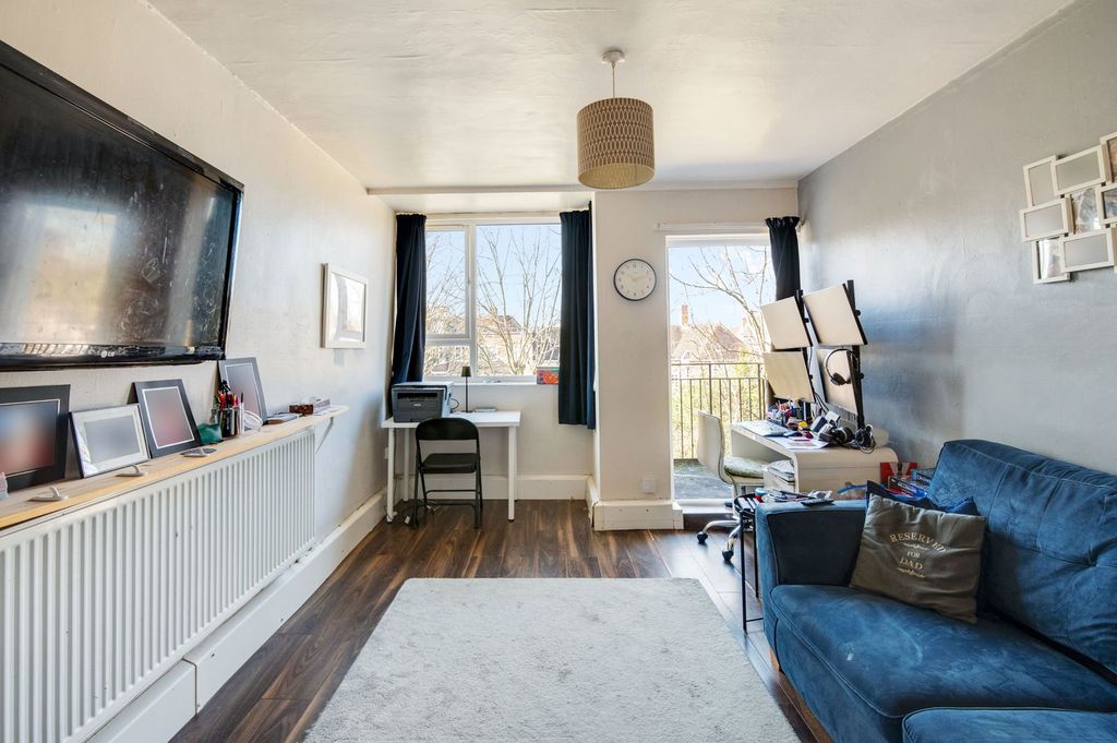 Property photo 3 of 11