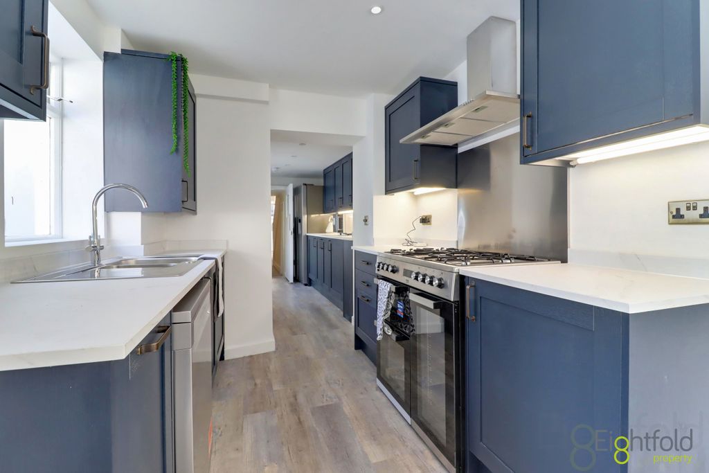 Property photo 2 of 21 Kitchen