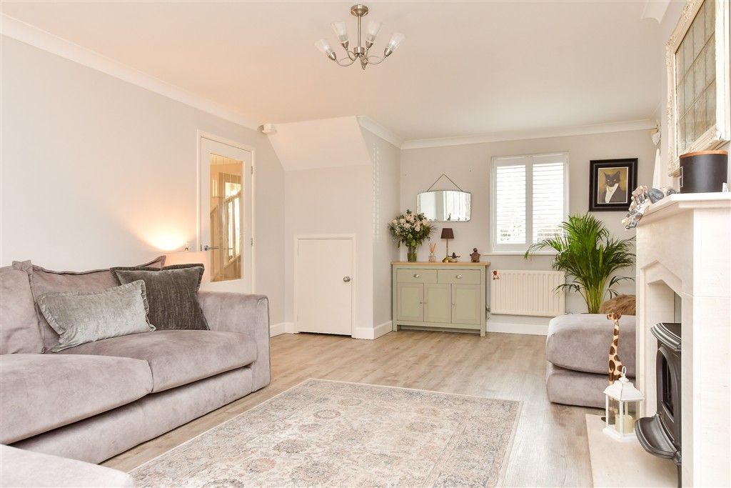 Property photo 1 of 16 Lounge