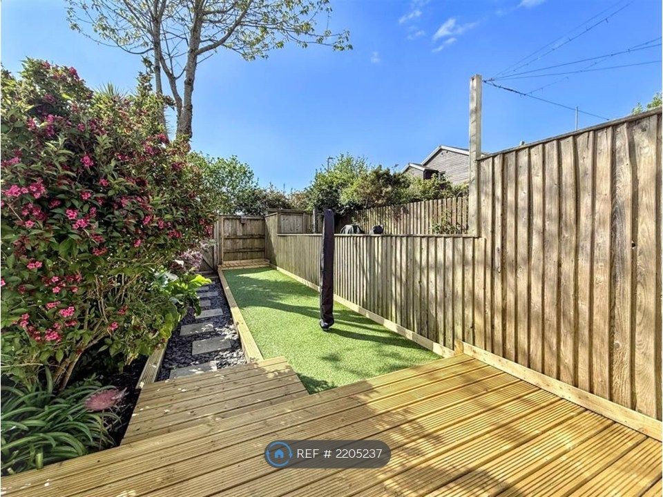 Property photo 2 of 11 Garden