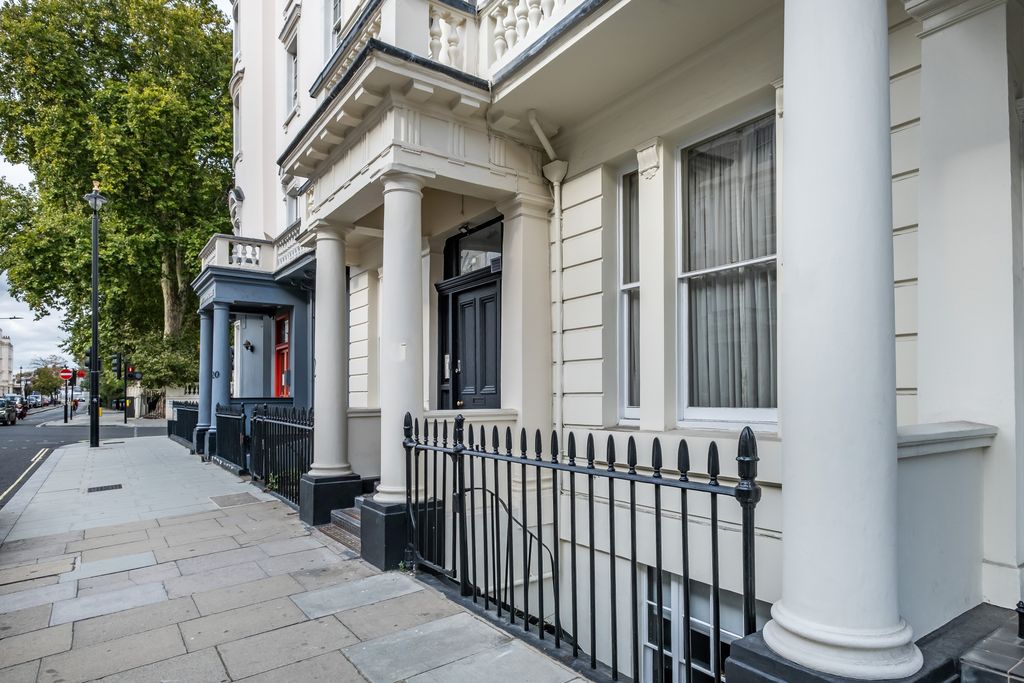 Property photo 2 of 13