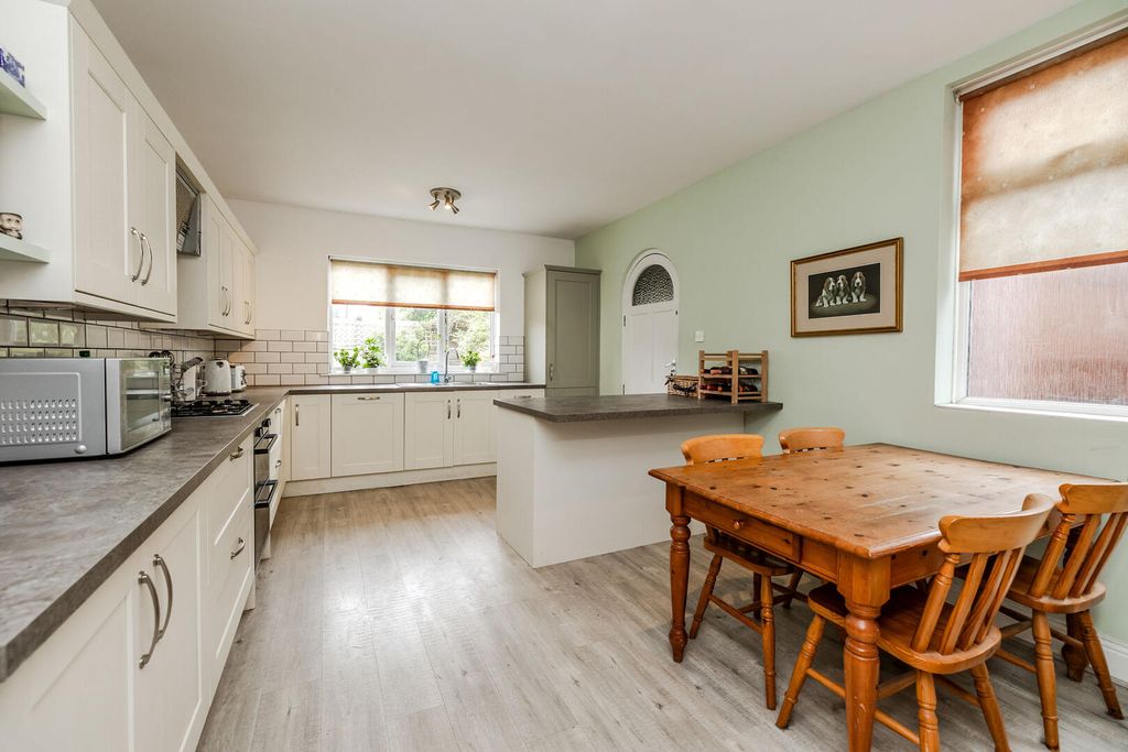 Property photo 2 of 33 Kitchen