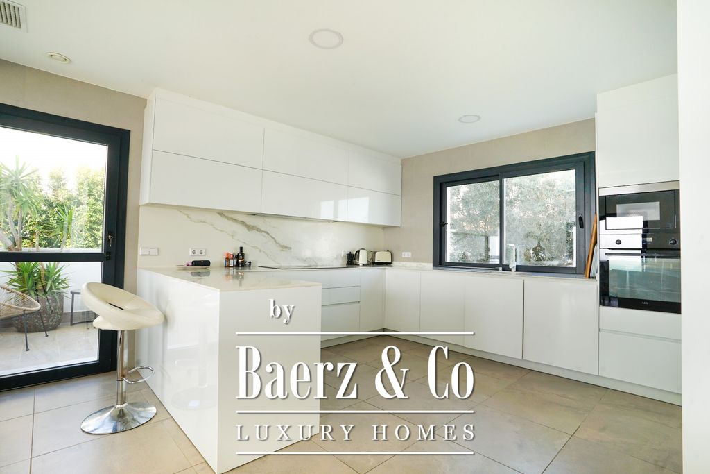 Property photo 3 of 35