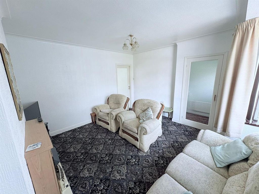 Property photo 2 of 17 Living Room: