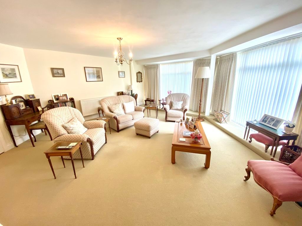 Property photo 3 of 32 Living Room