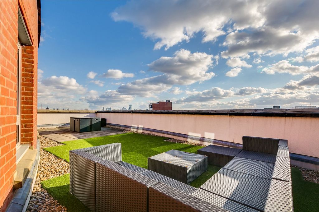 Property photo 2 of 10