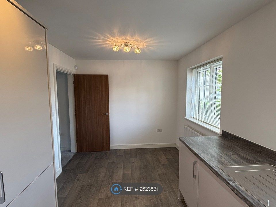 Property photo 3 of 14 Dining Area