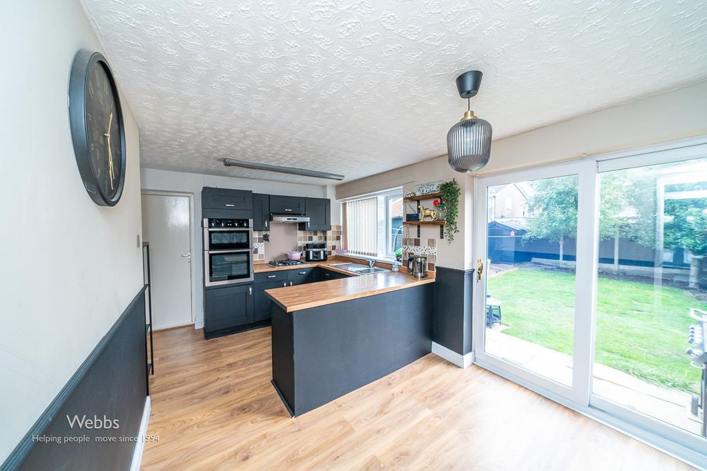 Property photo 3 of 26 Â© Webbs Estate Agents Â© (123 Of 151).Jpg