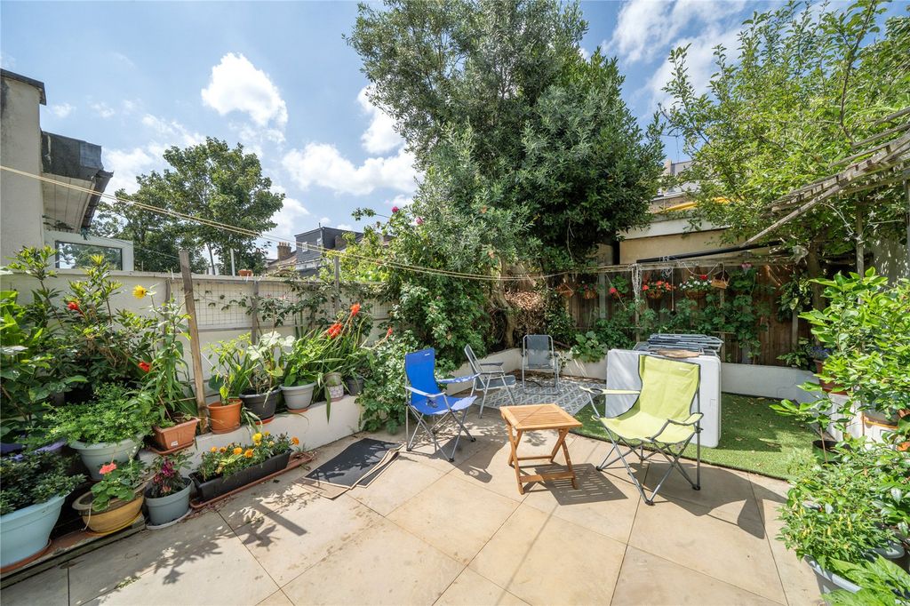 Property photo 2 of 10 Private Garden
