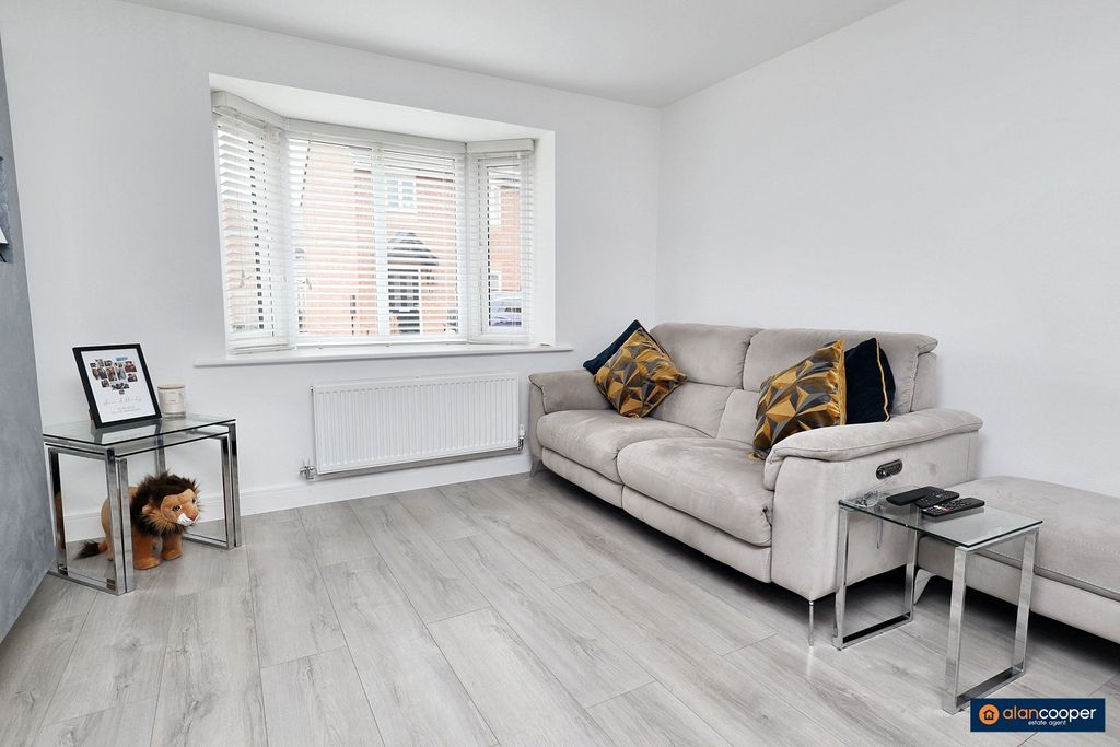Property photo 3 of 25 4239617