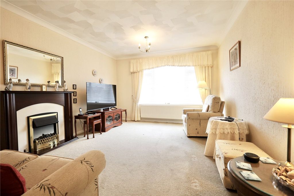 Property photo 2 of 18 Picture No. 15