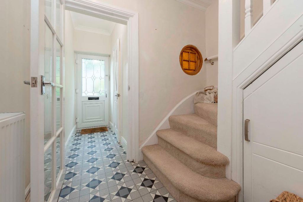 Property photo 3 of 51