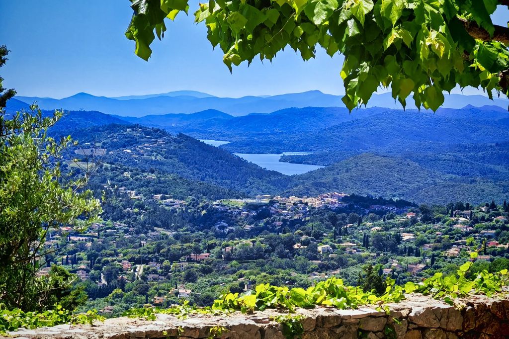 Property photo 3 of 36