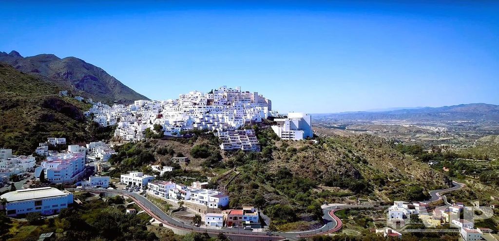 Property photo 2 of 55