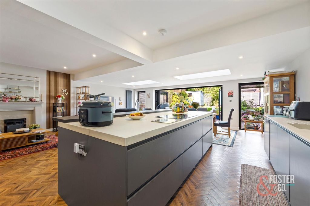 Property photo 3 of 29 Woodland Drive, Ridgeways-015.Jpg