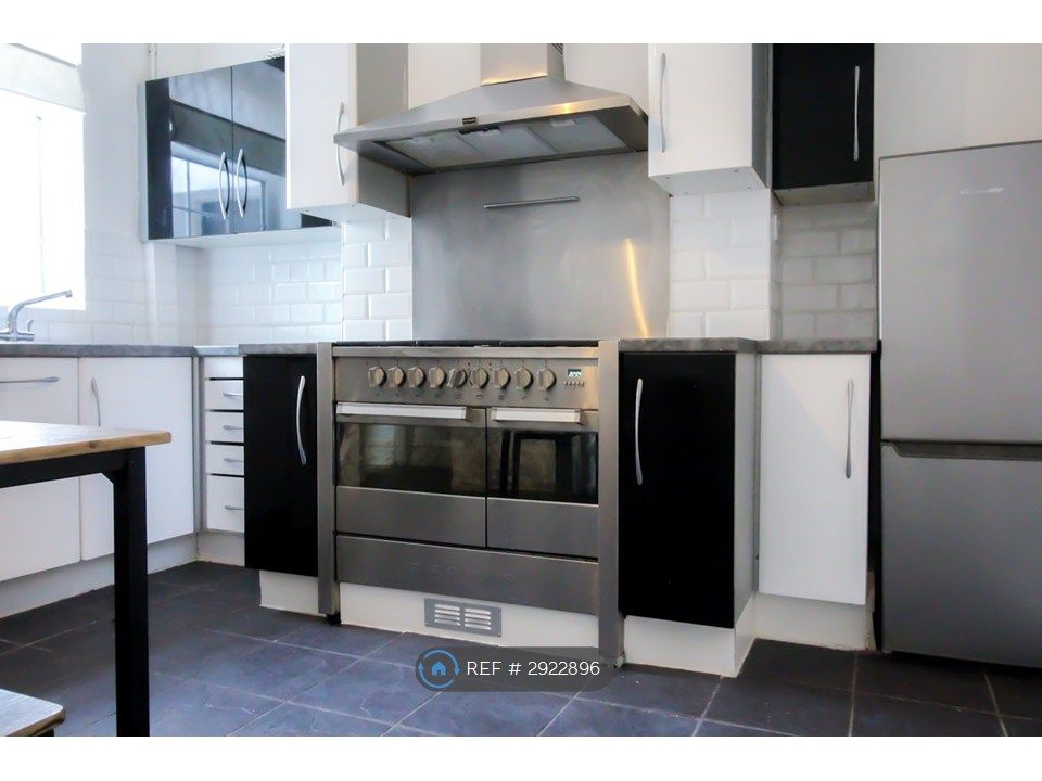 Property photo 3 of 13 Kitchen