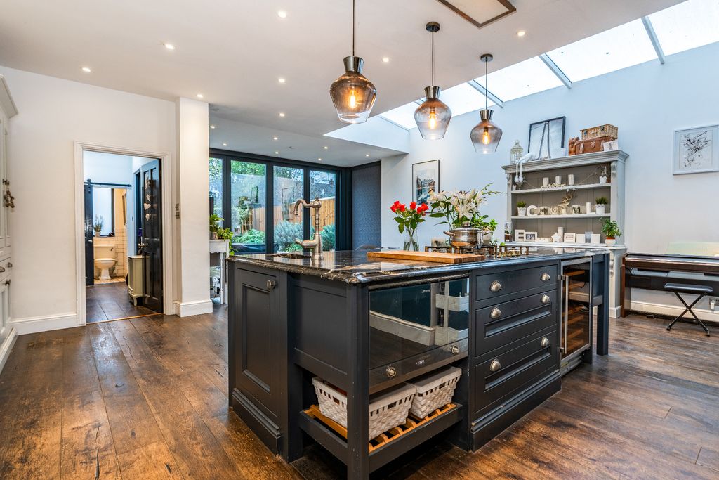 Property photo 3 of 18