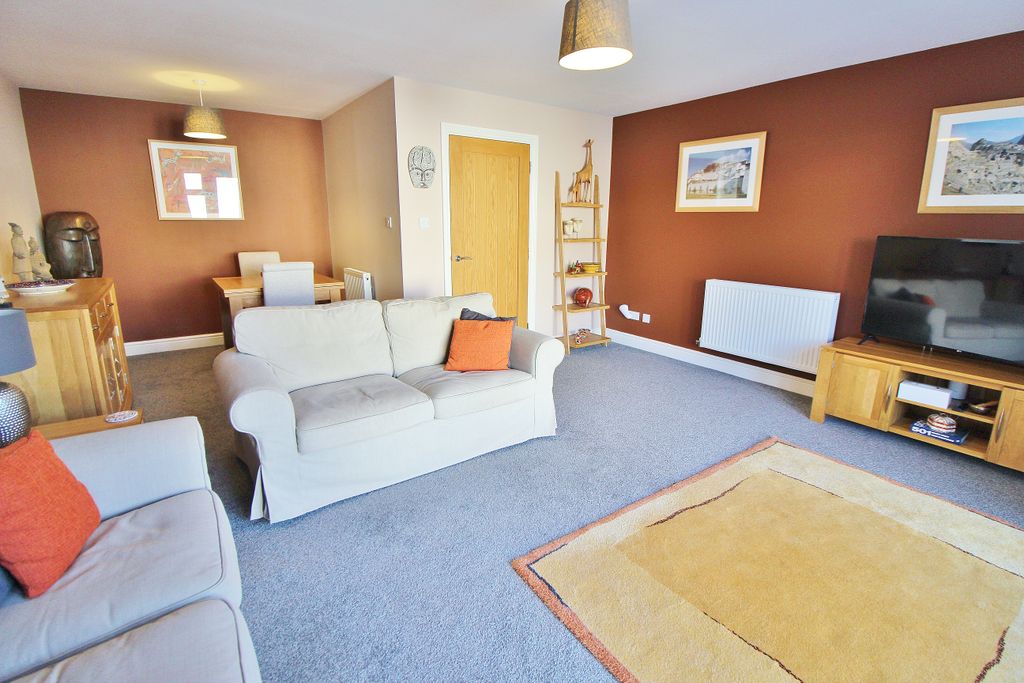 Property photo 2 of 21