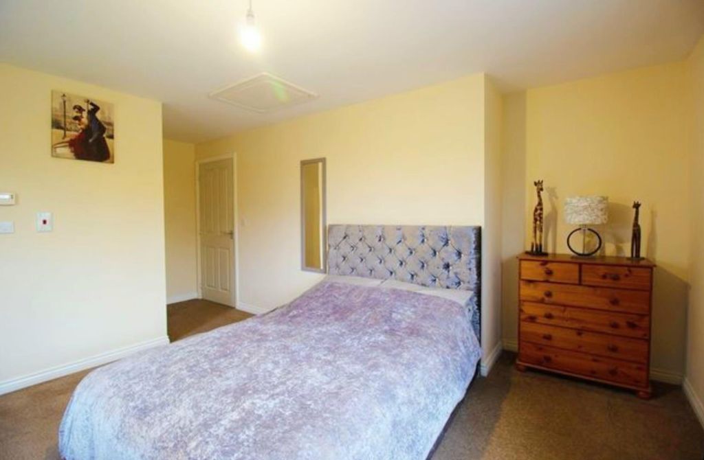 Property photo 3 of 8 Bedroom