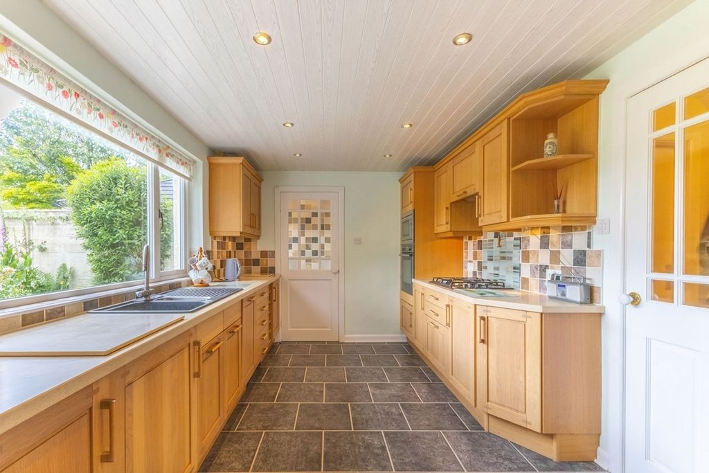Property photo 3 of 32
