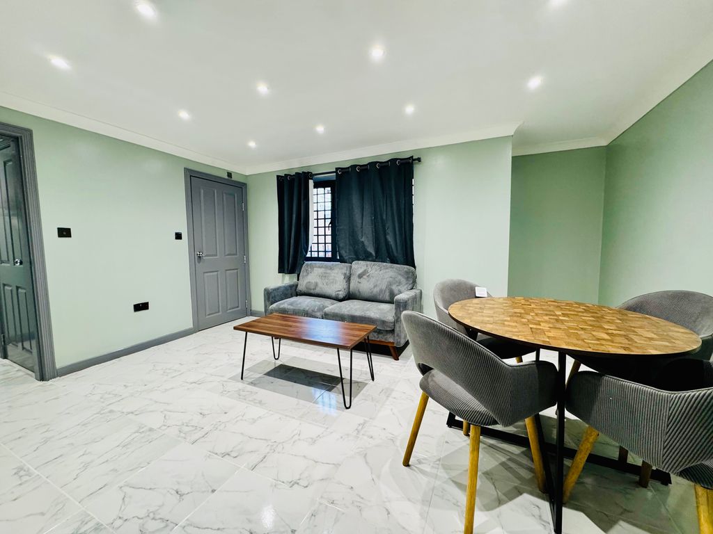 Property photo 3 of 8 Image