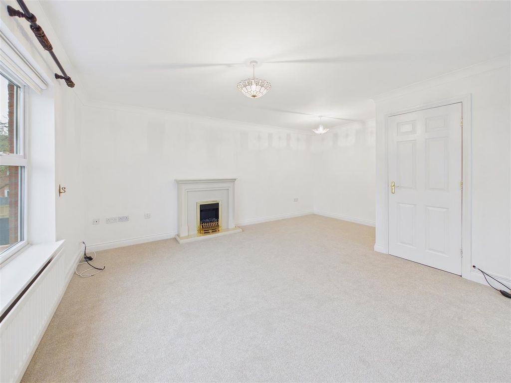 Property photo 2 of 14 Lounge