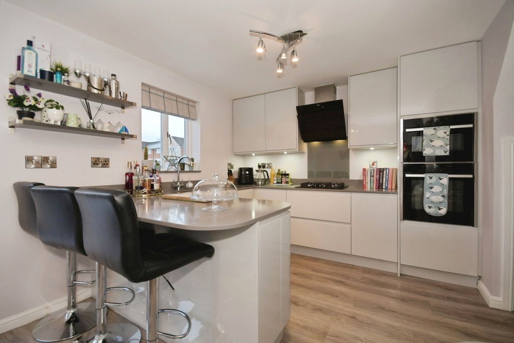 Property photo 2 of 19 Pbox-Img.Jpg