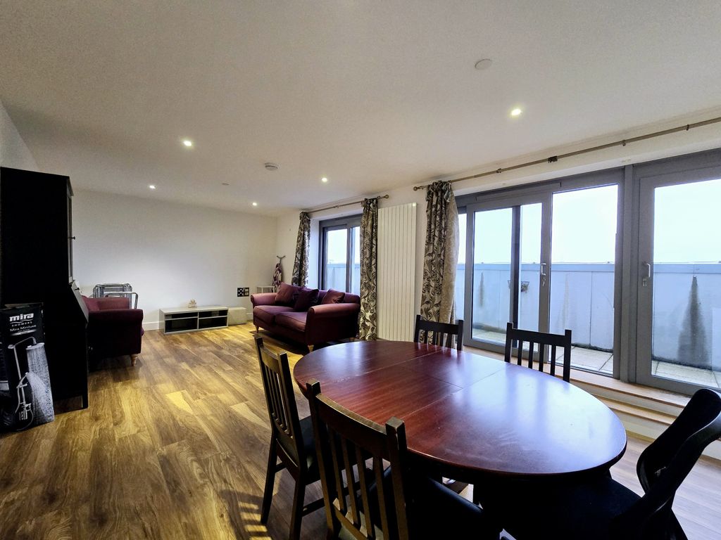 Property photo 2 of 15 Gallery