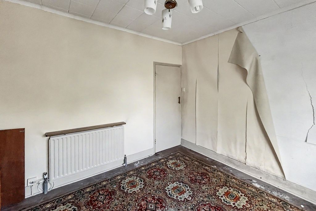 Property photo 3 of 23 19 Park Road, Caterham Cr3 5Tb