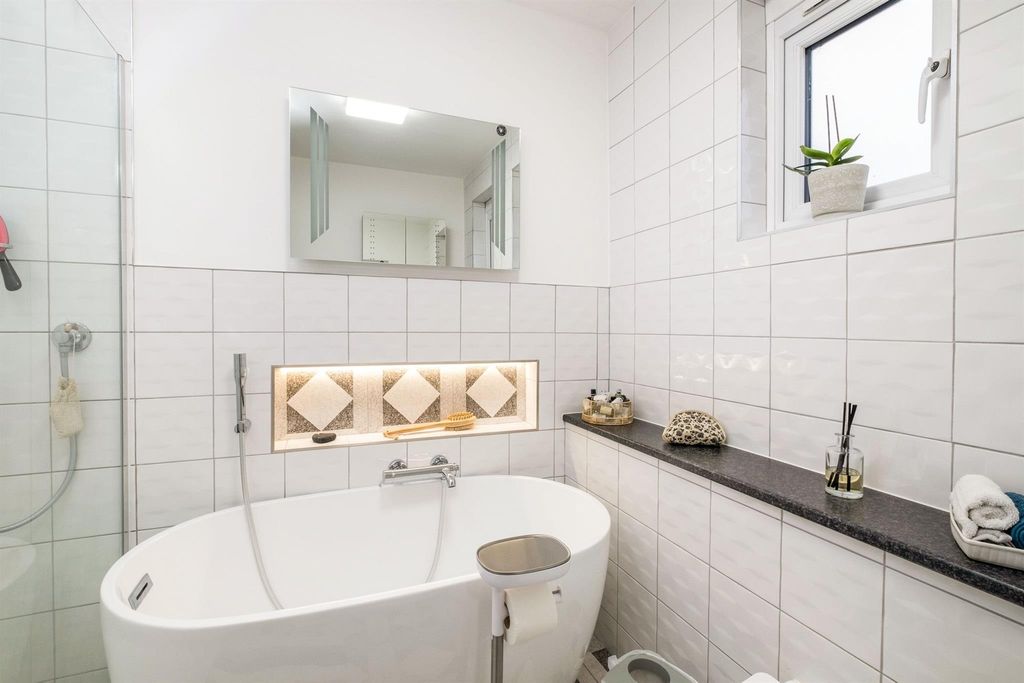 Property photo 1 of 8 View